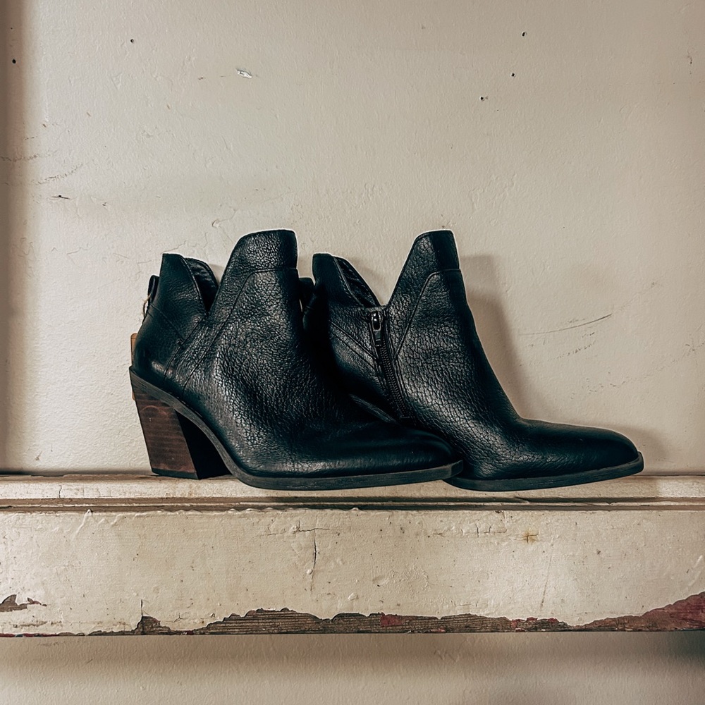 Black Leather Crown Vintage Ankle Boots
